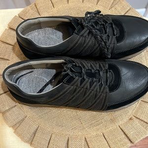 Woman’s Dansko Tennis Shoe
